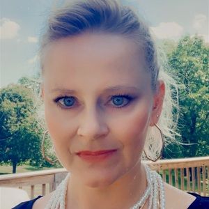 Meet your Posher, Leslie